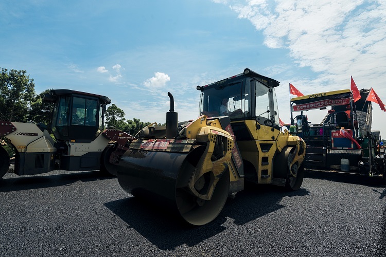 绵广凯发k8国际首页登录路面维修施工1.jpg